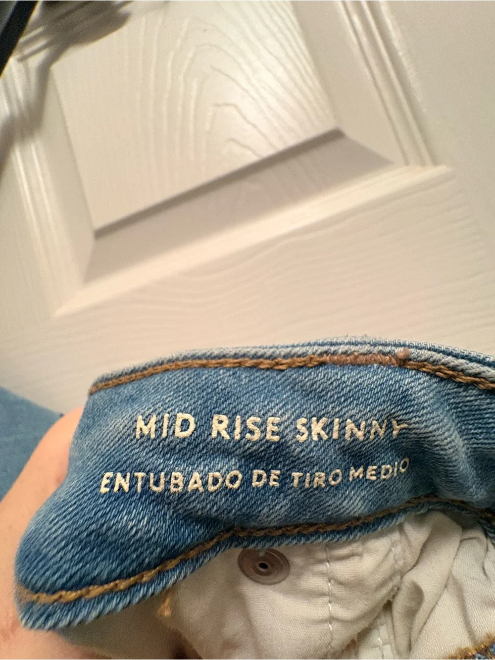 Universal Thread Mid Rise Skinny Jeans 16/33R Distressed Light Wash Raw Hem